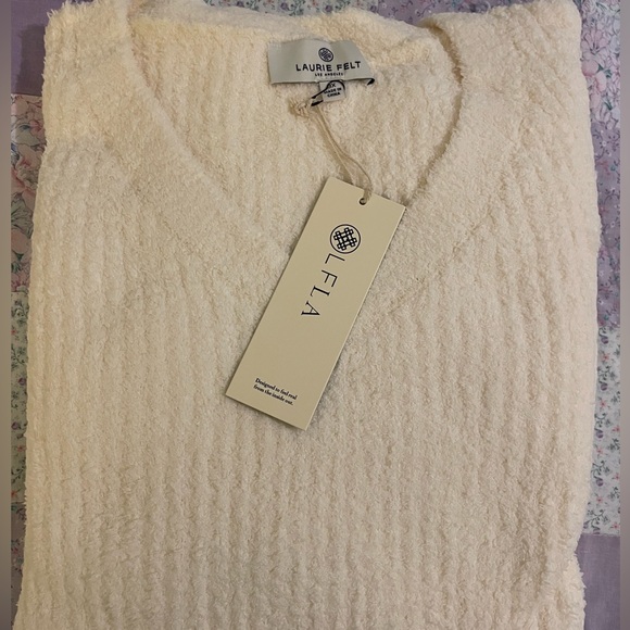 Cream V-neck Sweater - Picture 1 of 6